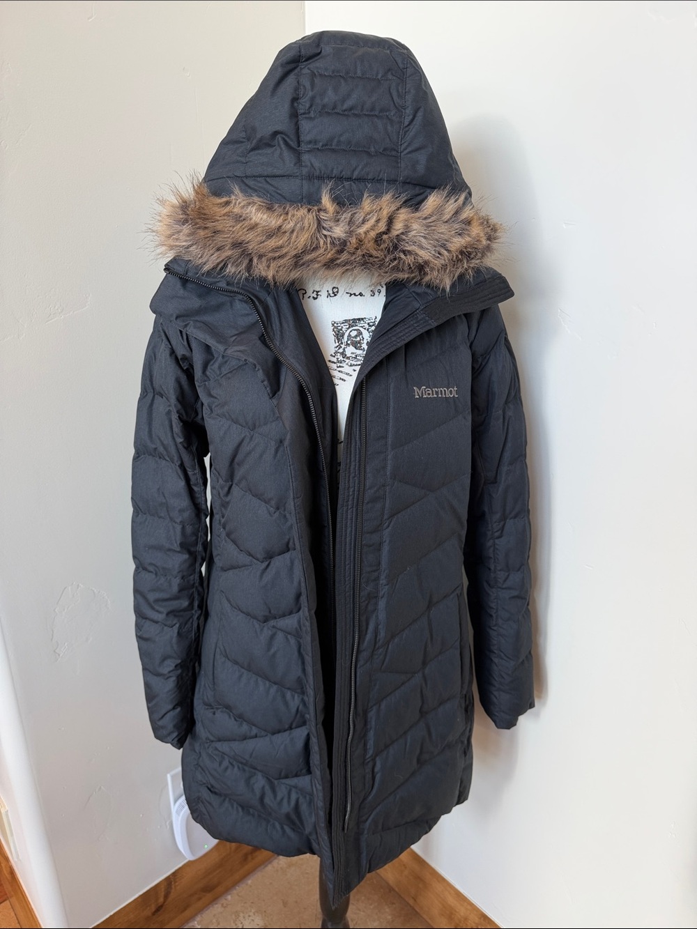 Marmot Black Quilted Hooded Puffer Coat with Faux Fur Trim